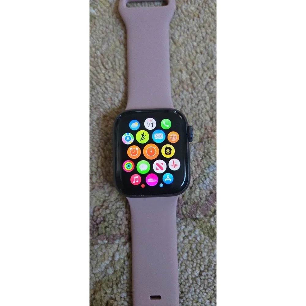 Apple Watch Series 4 Aluminum Case 16GB 40mm GPS Tracker Pink Silicone Band
